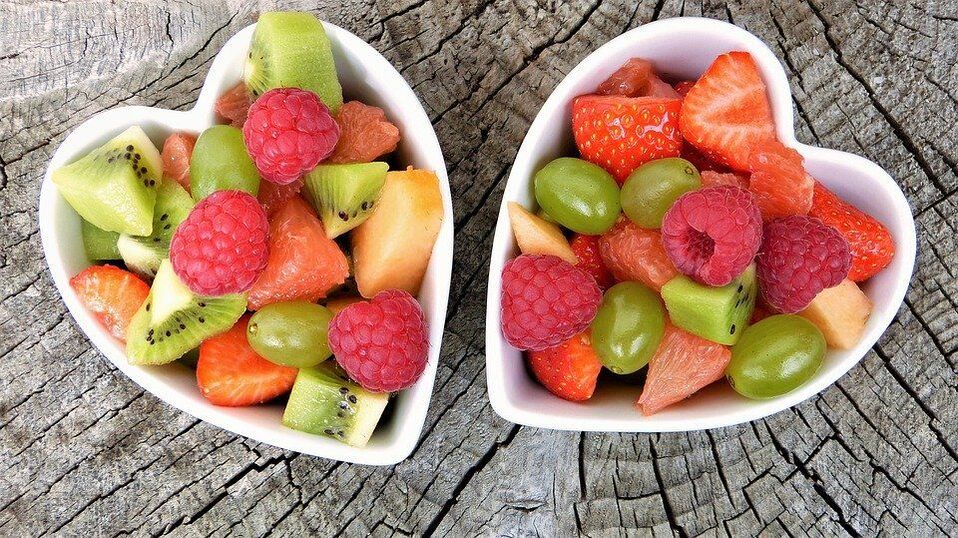 الفاكهة والتوت لإنقاص الوزن في المنزل