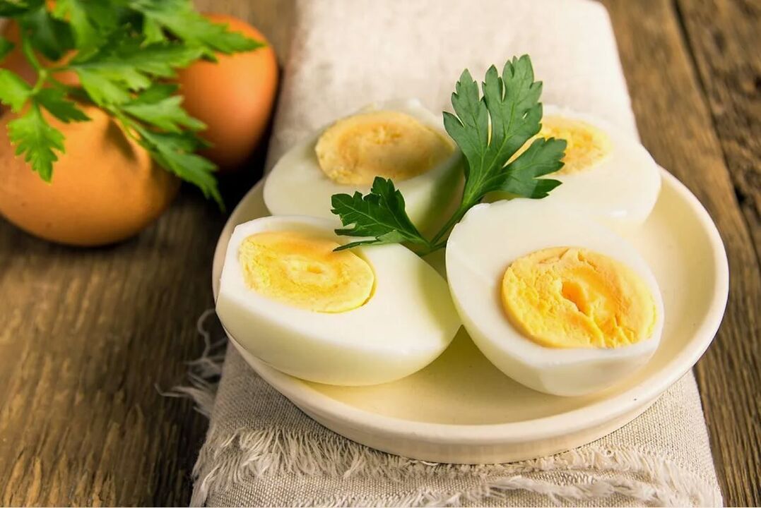 بيض مسلوق على الفطور
